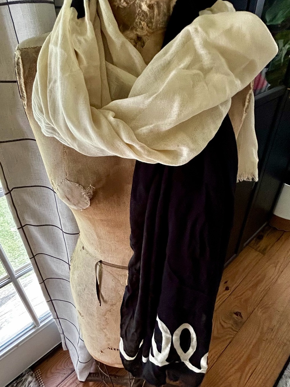 Debbie Martin Two-Tone Black & Cream Women's Scarf